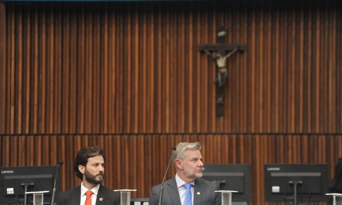 Marcelo Aro e Juliano Lopes; novo presidente da Câmara dedicou vitória ao secretário de Romeu Zema -  (crédito: Alexandre Guzanshe/EM/D.A. Press)