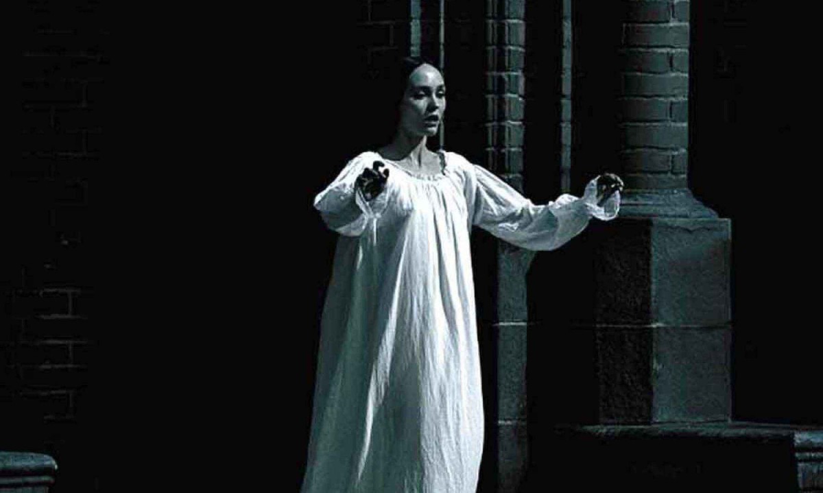 O remake do clássico de terror "Nosferatu" dirigido por Robert Eggers tem Lily-Rose Depp e Bill Skarsgard no elenco -  (crédito: universal pictures/divulgação)