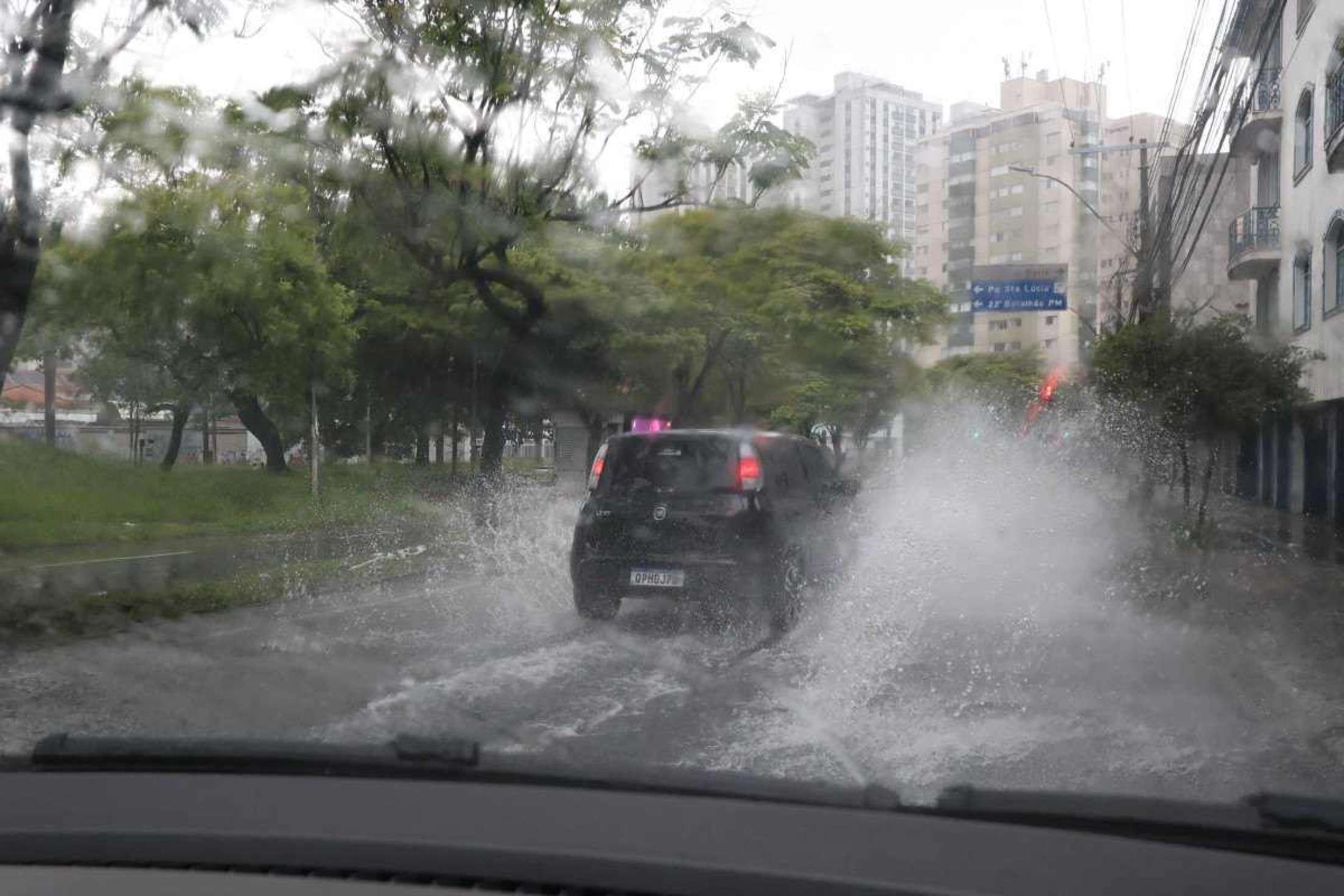 BH está em alerta para chuva forte até sexta-feira 