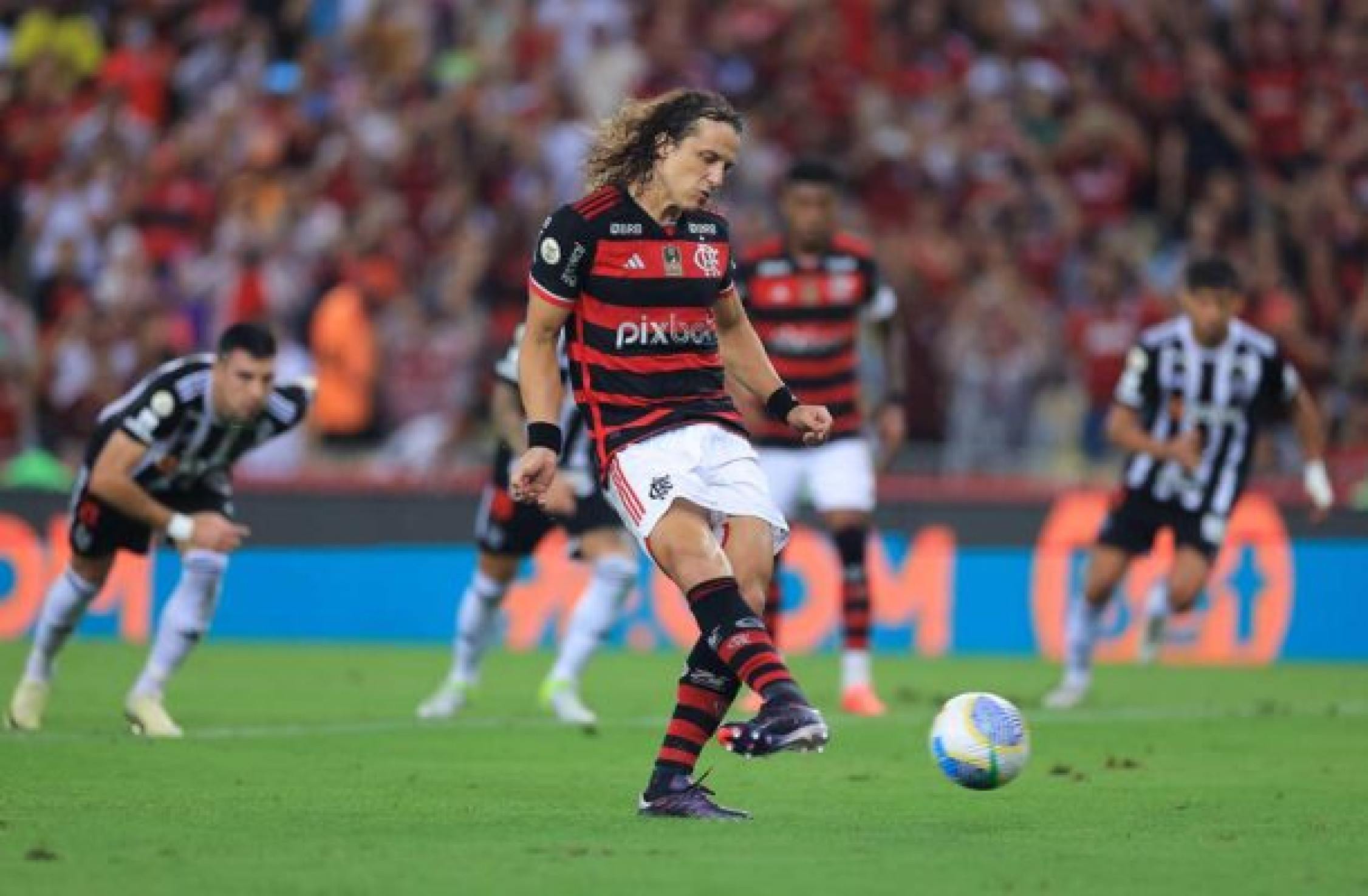 Cruzeiro não descarta David Luiz, mas não se empolga com oferta