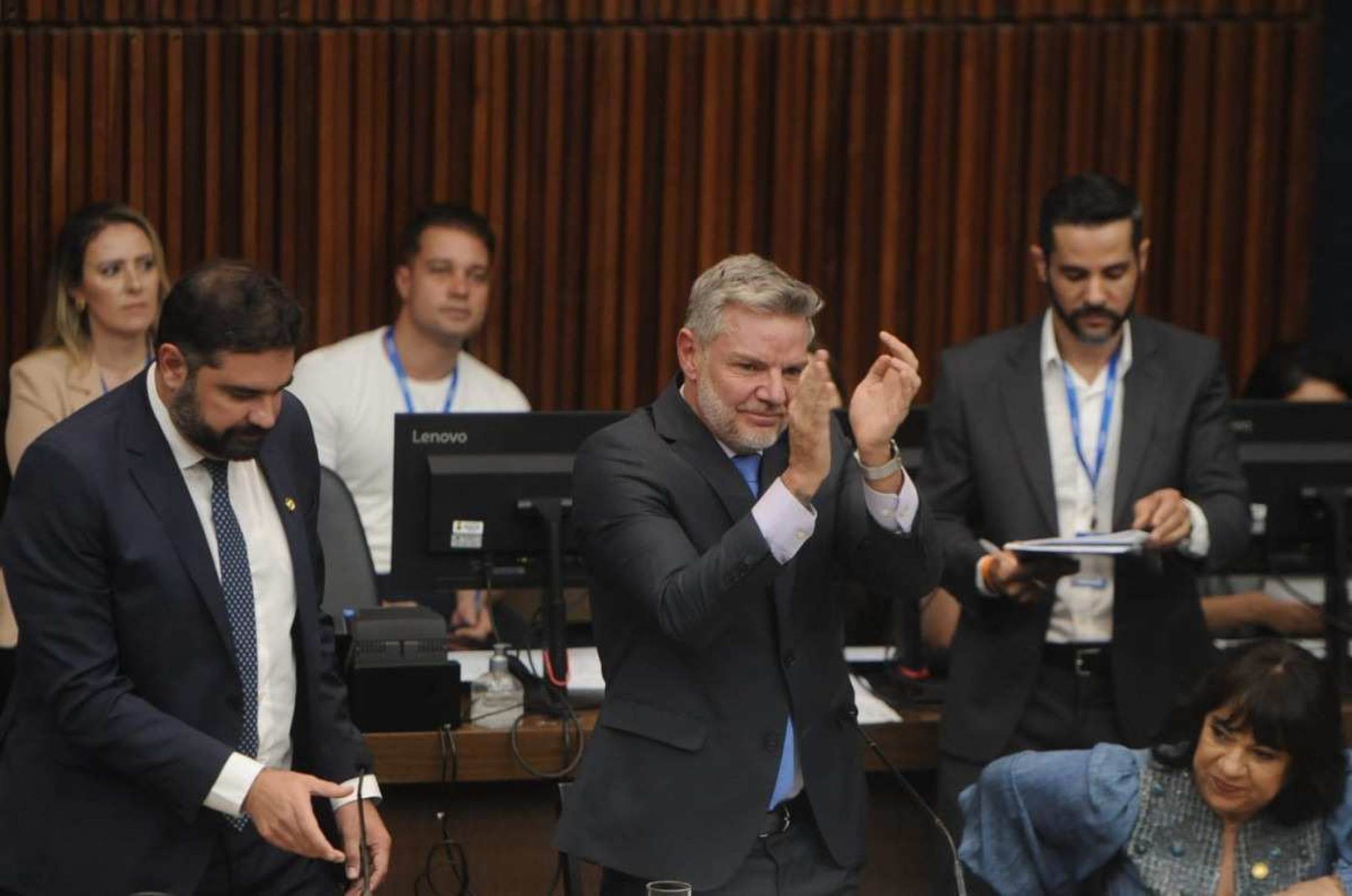 Juliano Lopes é eleito presidente da Câmara de BH