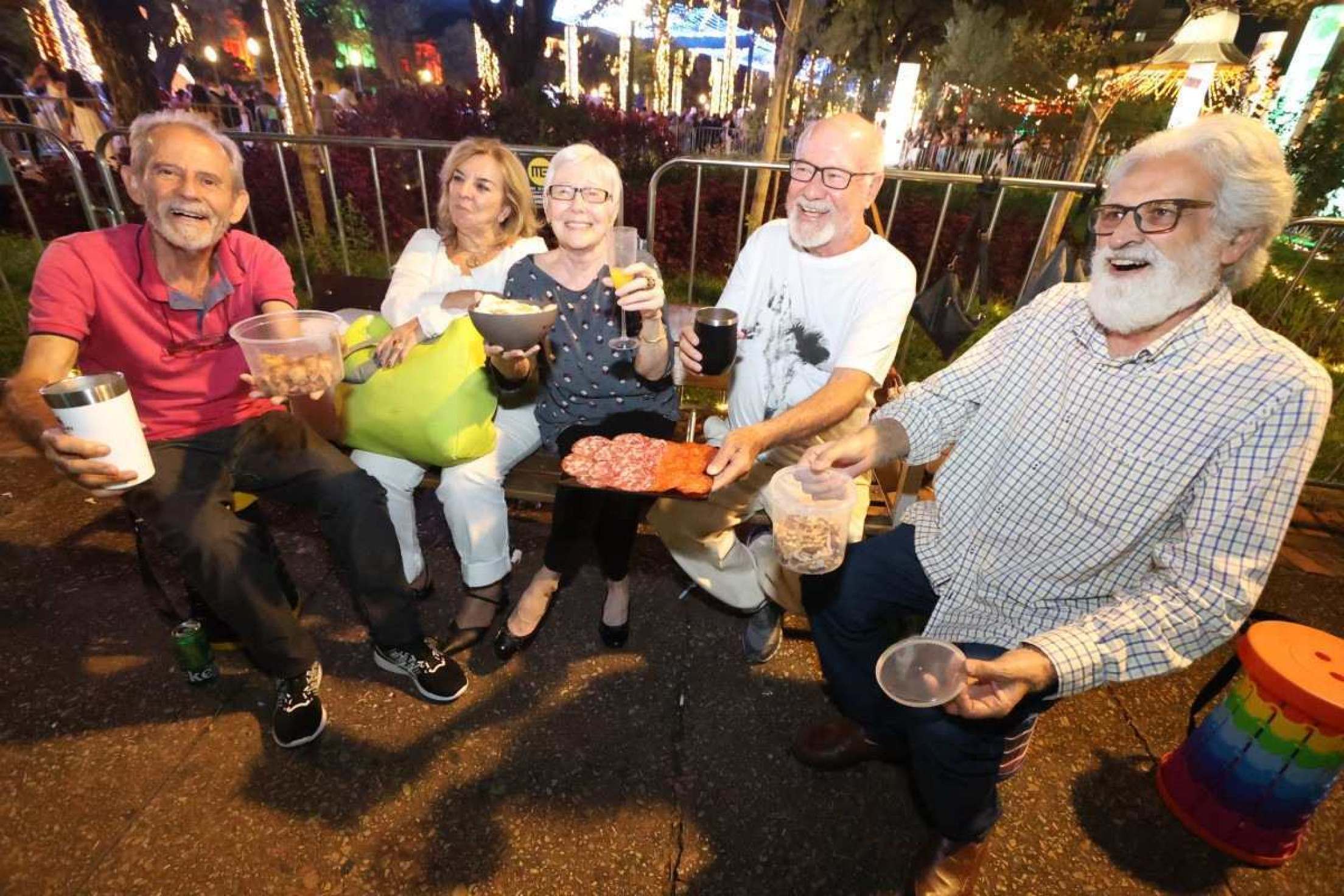 Virada da Liberdade: grupo de amigos organiza jantar com petiscos e drinks