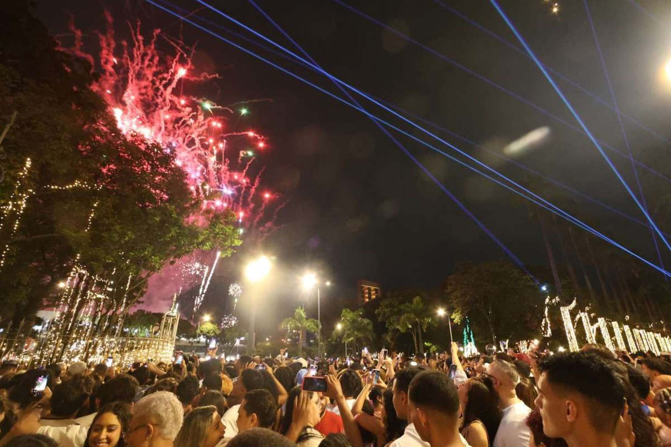 Virada da Liberdade: veja vídeos de festa com drones e queima de fogos
