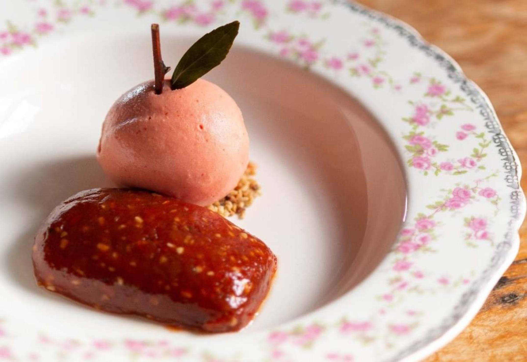 
O único restaurante mineiro que não está em Belo Horizonte é o Tragaluz, de Tiradentes, no Campo das Vertentes, que atualmente está sob o comando do chef Felipe Rameh. Passou da 34ª para a 98ª posição nesta edição-Luiza Bongir/Divulgação