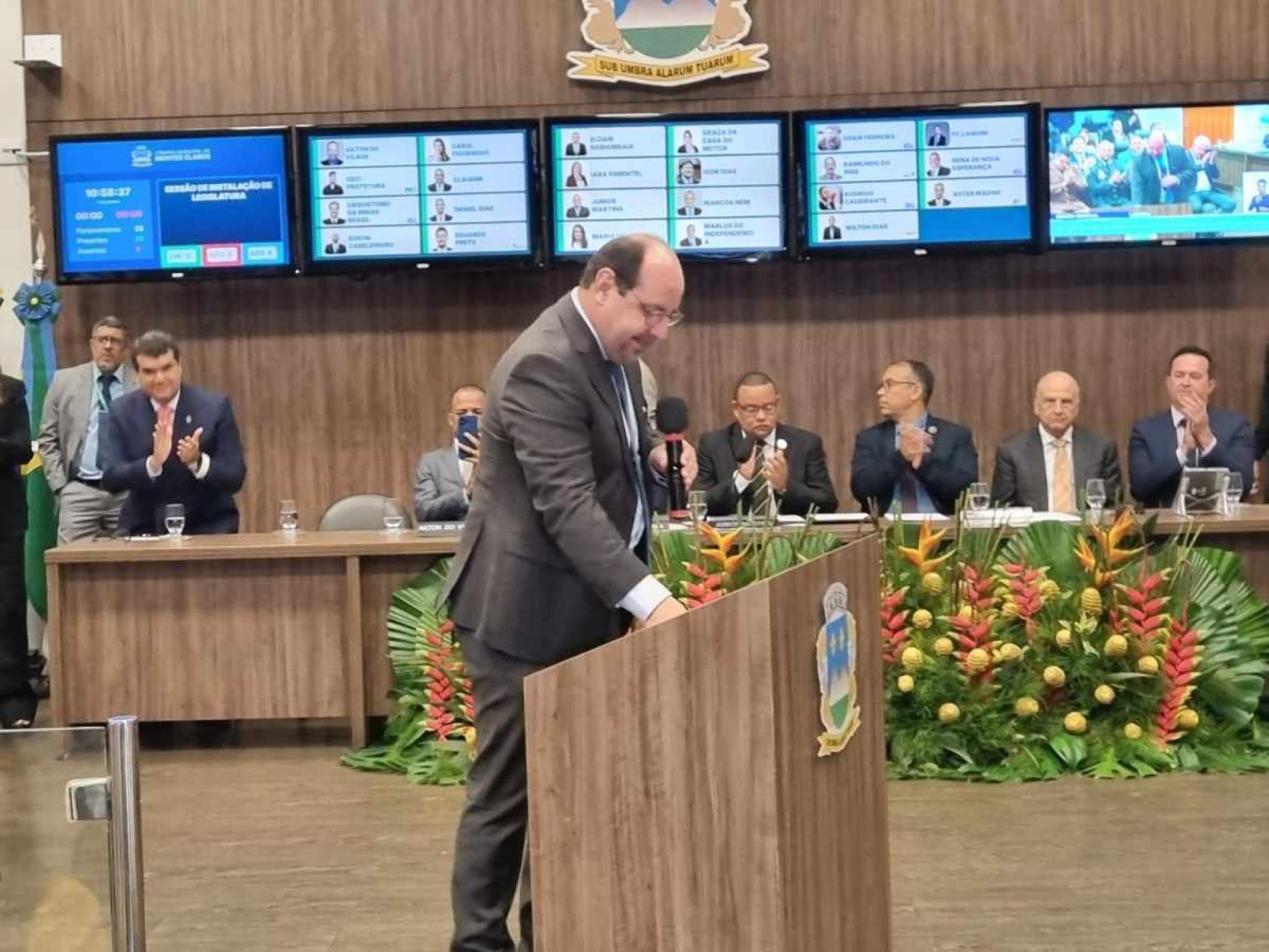 Prefeito de Montes Claros, Guilherme Guimarães (Uniao Brasil) assinou o termo de posse na Câmara Municipal