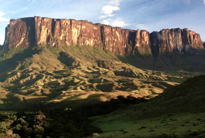 7º - Monte Roraima - Serra de Pacaraima/RR - Altitude: 2.734 metros. 