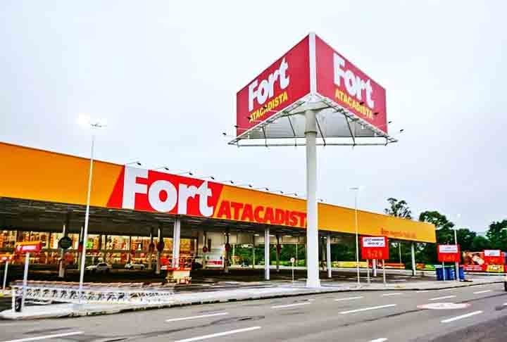 Sétimo: o Grupo Pereira, fundado em 1983 em Santa Catarina, é um dos maiores grupos de varejo do Brasil, operando as redes de supermercados Ponto Frio e Pão de Açúcar.