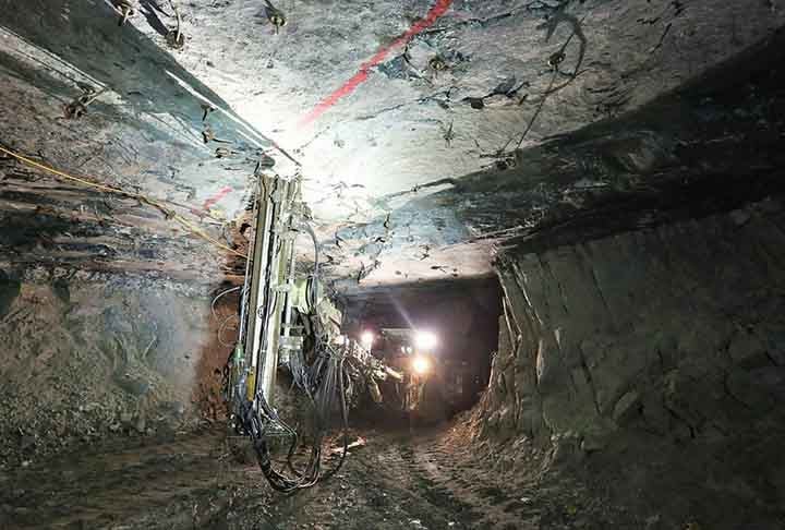 Ela representa uma das maiores reservas de cobre e prata da Polônia, com reservas estimadas de 513 milhões de toneladas de minério com teor de 1,78% de cobre e 42 g/toneladas de prata.