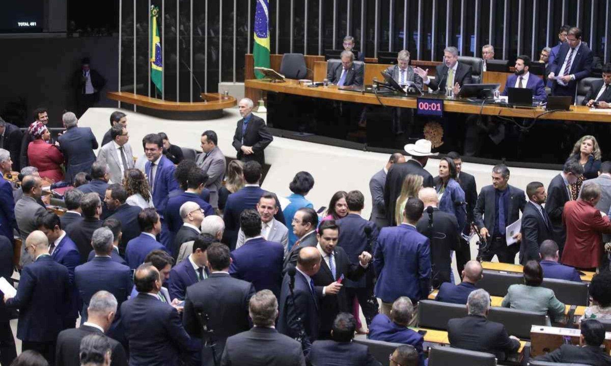 Votação na Câmara: ganha força na Casa o pacote anti-STF, série de propostas que tentam limitar o poder do Supremo -  (crédito: Bruno Spada/Câmara dos Deputados)