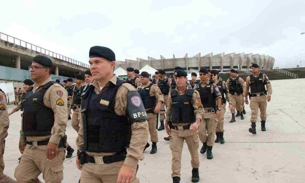 Operação Férias Seguras foi lançada ontem na Esplanada do Mineirão. Rondas policias vão priorizar áreas residenciais e escolas -  (crédito: Jair Amaral/EM/D.A Press)