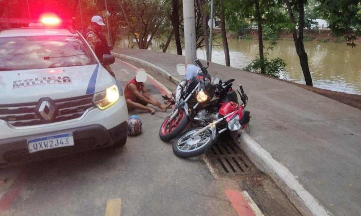 Um dos motoqueiros foi levado para um hospital particular e deve ar por cirurgia -  (crédito: PMMG/Divulgação)