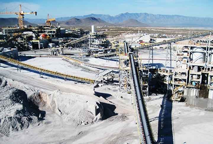 A rocha do país consiste em sedimentos mesozóicos que foram depositados na Bacia do México. Eles foram intrudidos por porfirias de quartzo-feldspato, porfirias de quartzo monzonita e outros intrusivos feldspato-fíricos no final do Eoceno até meados do Oligoceno, que formam soleiras, diques e estoques. 