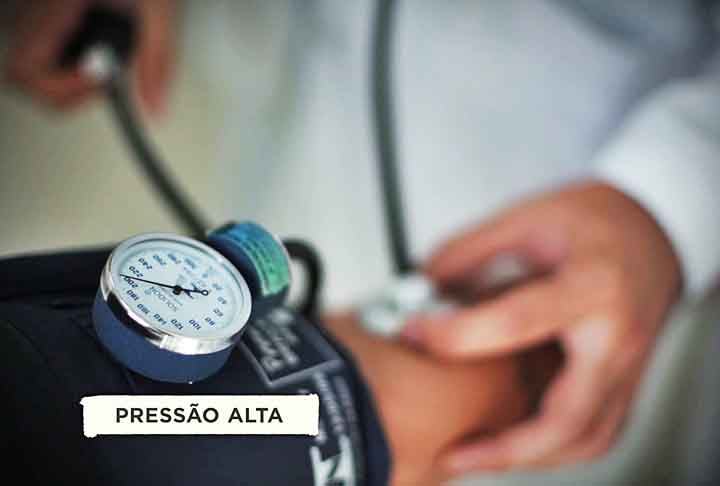 Entre os efeitos desses níveis exacerbados de cortisol podem estar queda da imunidade, com o risco aumentado de contrair infecções, elevação da pressão arterial e retenção de água. 
