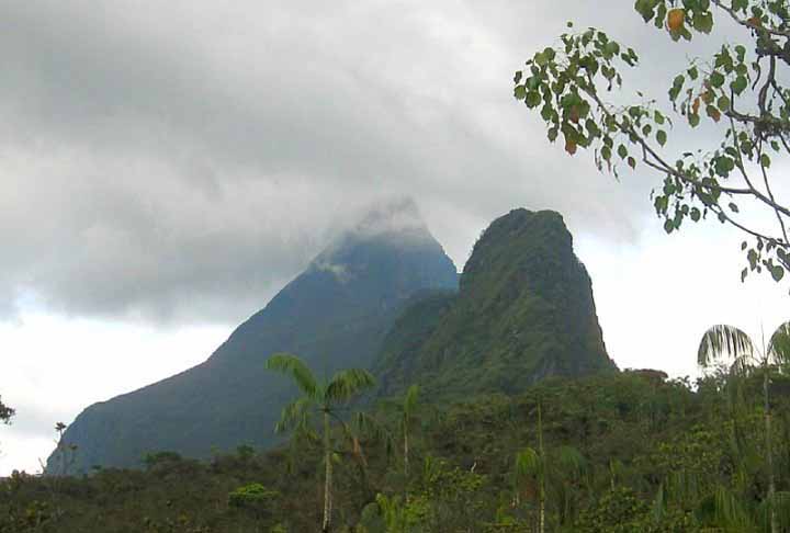 2º - Pico 31 de Março - Serra do Imeri/AM - Altitude:  2.974 metros. 