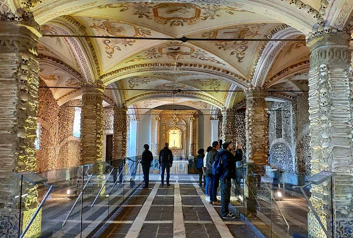 Capelas e catacumbas: Turismo macabro é atração na Europa - Alonso de Mendoza - Wikimédia Commons