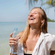 Como calcular o volume ideal de água para a saúde nas altas temperaturas   - Freepik