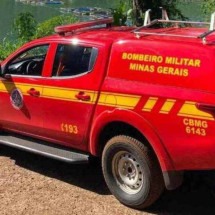 Bombeiros procuram corpo de homem que se afogou tentando liberar lancha  - CBMMG/Divulgação 