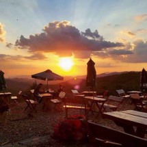 9 motivos para passar as férias em um refúgio de montanhas em Minas  - Hügel Bar e Gastronomia /Divulgação