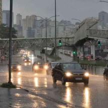 Segundo o Instituto de Meteorologia (Inmet), as chuvas podem chegar a 100 mm/dia -  (crédito: Gladyston Rodrigues/EM/D.A Press)