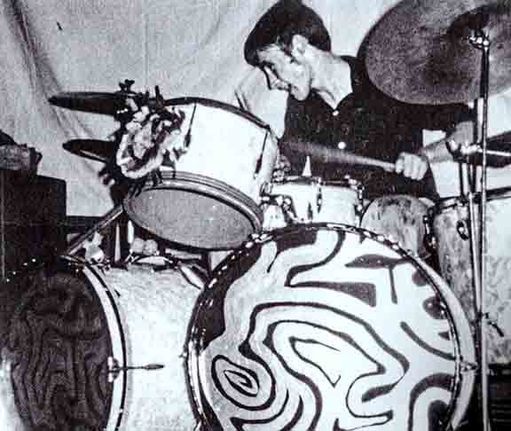 Ele começou a tocar bateria com apenas 5 anos. Em 1970, Collins entrou no Genesis como substituto do baterista John Mayhew. Cinco anos depois, o londrino tornou-se o vocalista do Genesis após Peter Gabriel deixar a banda.

