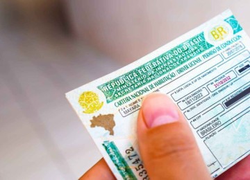 Infrações de trânsito podem levar à suspensão da CNH -  (crédito: DINO)