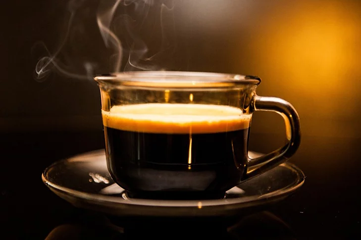 O café é uma das bebidas mais consumidas em todo o mundo. Ele aparece tanto na parte da manhã, para ajudar a dar energia para o dia, como em momentos depois do almoço ou até mesmo no fim de tarde. Veja curiosidades sobre o tema:  -  (crédito: pixabay)