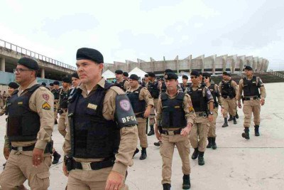 Operação Férias Seguras foi lançada ontem na Esplanada do Mineirão. Rondas policias vão priorizar áreas residenciais e escolas -  (crédito: Jair Amaral/EM/D.A Press)