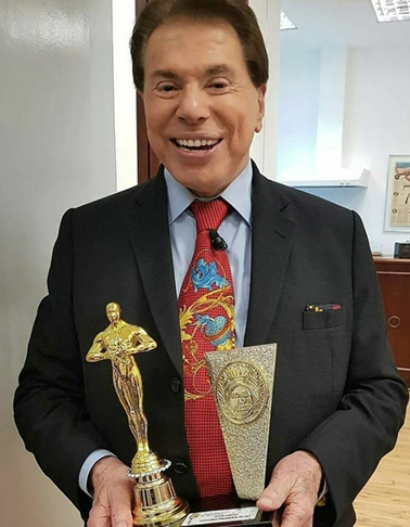 Silvio concedia o Troféu Imprensa aos melhores do ano. O prêmio foi criado em 1958 pelo jornalista Plácido Manaia Nunes. Não havia estatueta. Em 1970, Silvio ganhou os direitos e reformulou a premiação, como uma espécie de Oscar.