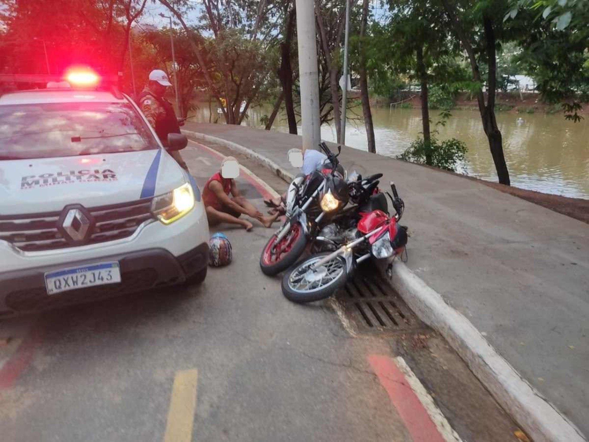 Rolezinhos: jovens fogem de abordagem da PM, batem motos e ficam feridos
