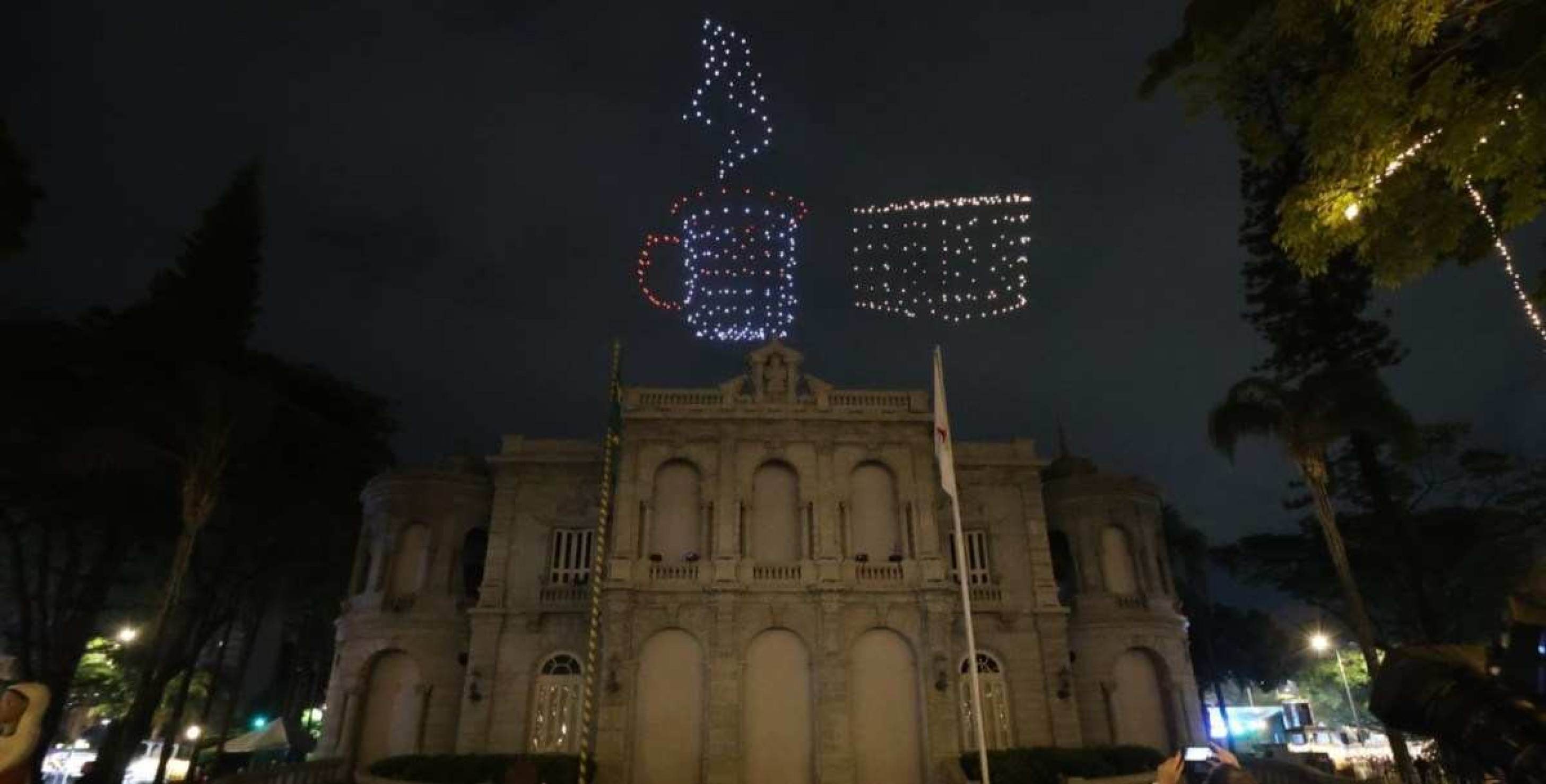 BH: desenho de queijo feito com drones leva mineiros ao delírio no Ano-Novo