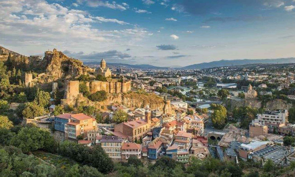 Turismo de aventura é um dos foco na Groenlândia, incluindo observação de baleias  -  (crédito: Getty Images)