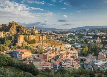 Turismo de aventura é um dos foco na Groenlândia, incluindo observação de baleias  -  (crédito: Getty Images)