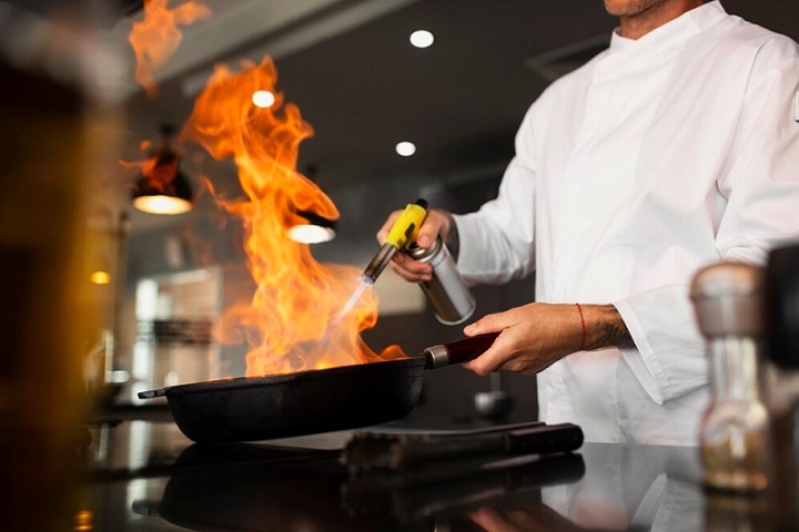 Por fim, oito brasileiros foram premiados com o selo de uma faca, que destaca os chefs com 