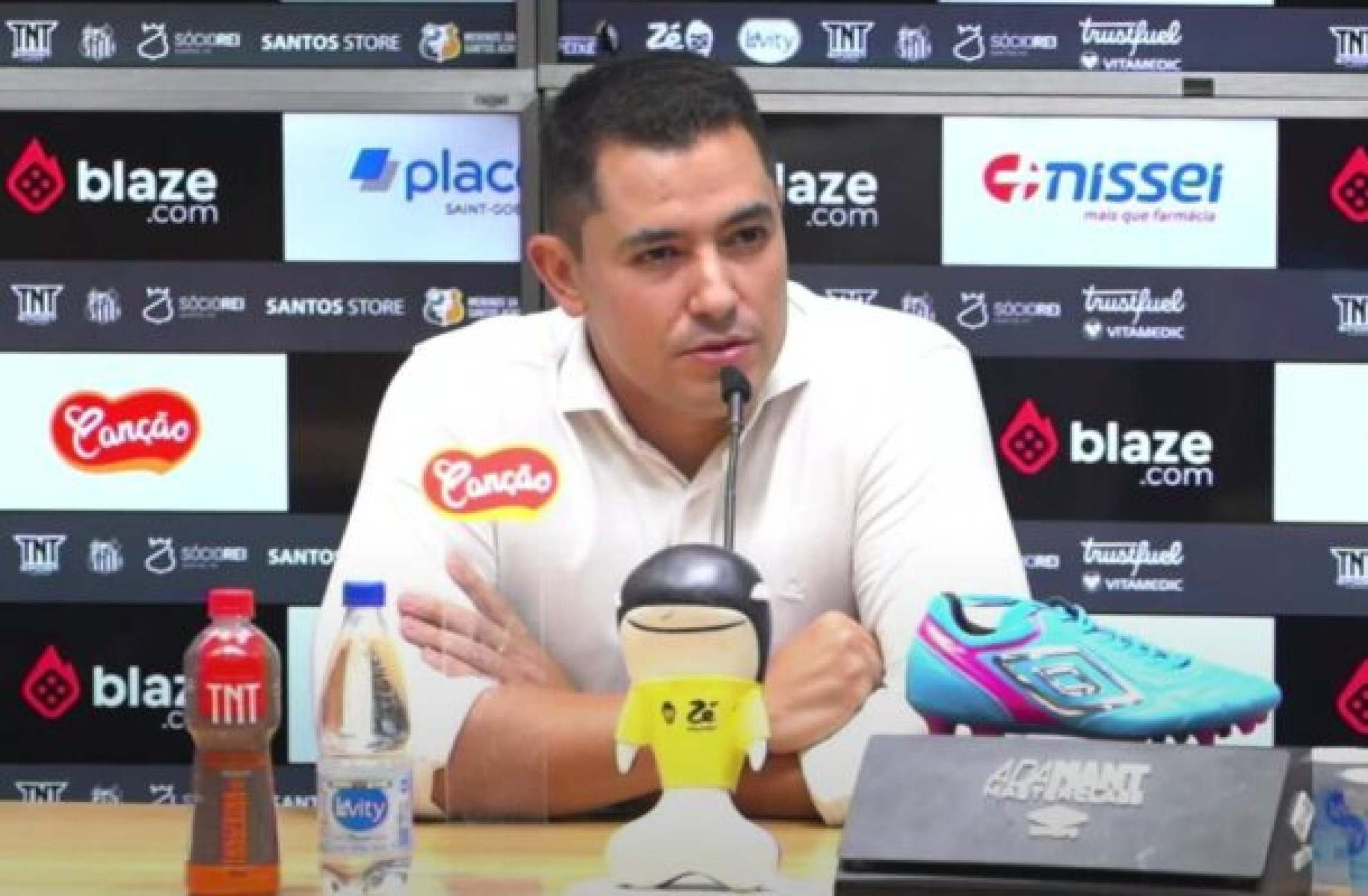 Pedro Martins explica saídas e mudanças no Santos: ‘Nova mentalidade’