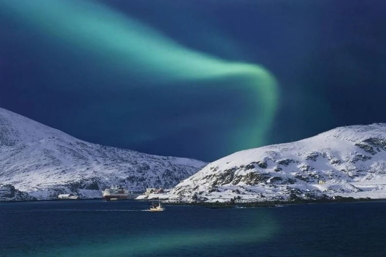 As expedições da Hurtigruten no Mar do Norte têm até a presença do astrônomo Tom Kerss, que pode ajudar os viajantes a entender mais da aurora boreal.