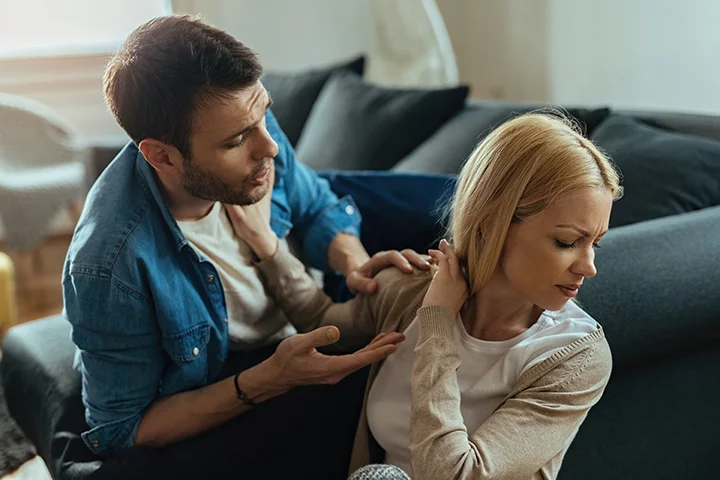 Sair de um relacionamento tóxico parece fácil, mas quando se há muitas ameaças e tortura psicológica, a vítima não percebe que o erro não está nela. O primeiro passo é questionar sua sanidade mental e perceber que a relação não está fazendo bem. -Freepik