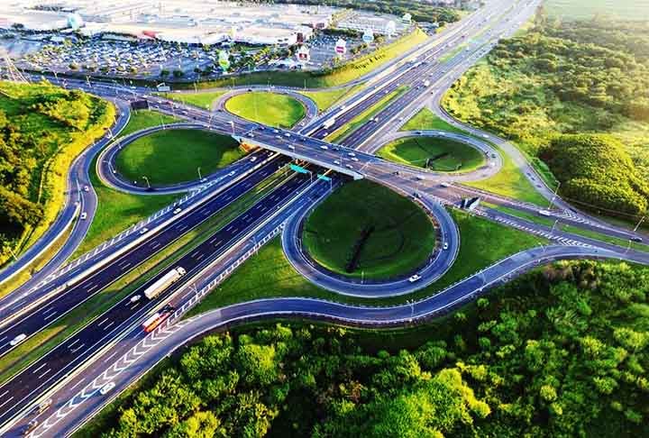 SP-065, de Campinas a Jacareí (SP) - Chamada de Rodovia Dom Pedro I, tem uma extensão  de 145 km entre Campinas e Jacareí, no estado de São Paulo, sob administração da Concessionária Rota das Bandeiras, responsável pela manutenção, operação e serviços no trecho concedido.

