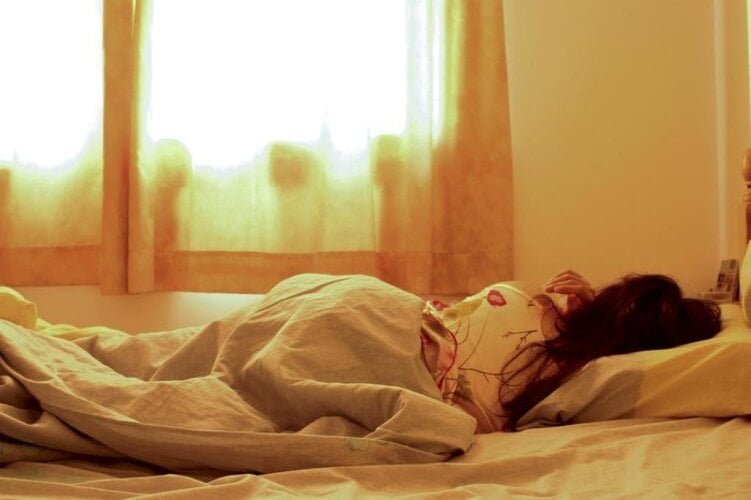 A sesta, portanto, ajuda a completar os ciclos do sono. Algumas das mais recentes investigaÃ§Ãµes sugerem que uma noite mal dormida pode estressar tanto o corpo como a mente. O corpo humano necessita de descanso para produzir e o cÃ©rebro funcionar em plena capacidade.