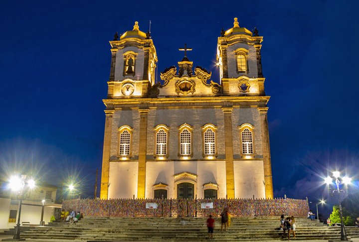 A igreja do Bonfim, situada no bairro de mesmo nome, foi construída como um santuário para abrigar essa imagem, tornando-se um local de peregrinação e devoção. Confira outros exemplos de sincretismo religioso!