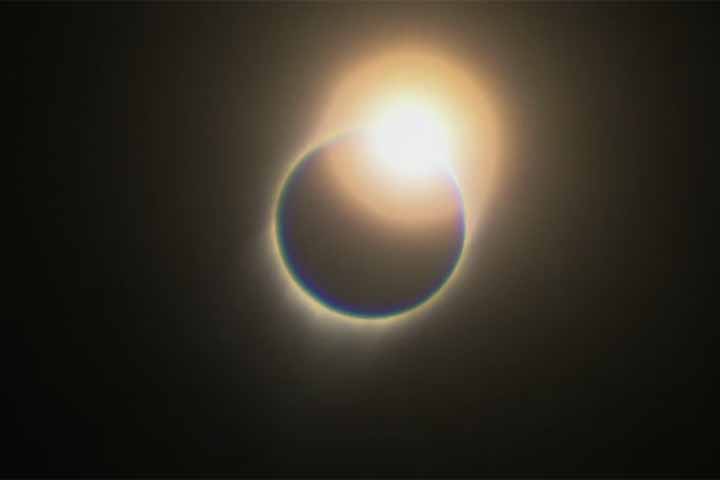 O primeiro eclipse solar será em 29 de março, visível em várias regiões do mundo, como Europa, Ásia, África e América do Norte, mas não será observado no Brasil. 