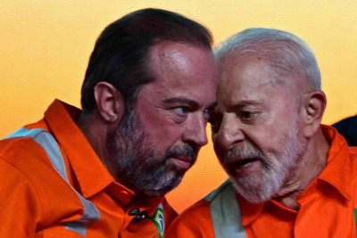 Ministro de Minas e Energia, Alexandre Silveira (PSD), e presidente Lula (PT) na inauguração do Complexo de Energias Boaventura, em Itaboraí-RJ -  (crédito: Pablo Porciuncula/ AFP)