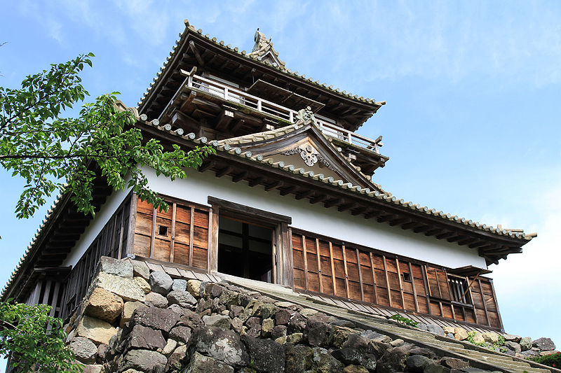 A província ainda conta com o Castelo Maruoka, na cidade homônima. Ele é considerado a mais antiga construção do tipo no Japão.
