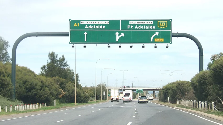 National 1 (Austrália) - 14.500 km - É um anel rodoviário que permite percorrer o país inteiro. 