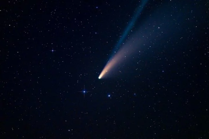 Outras chuvas de meteoros importantes que ocorrerÃ£o serÃ£o as LÃ­ridas, as Perseidas e as GeminÃ­deas, que tambÃ©m tÃªm picos de visibilidade impressionantes. A observaÃ§Ã£o das chuvas de meteoros pode ser feita a olho nu em locais com pouca poluiÃ§Ã£o luminosa.