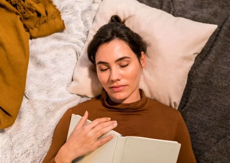 A sesta é tradicional principalmente na Espanha, mas conquistou muitos adeptos em países latino-americanos, na Grécia e na Itália. Isso acontece por determinados fatores geográficos como a alta temperatura e consumo de alimentos pesados na refeição do meio-dia. 