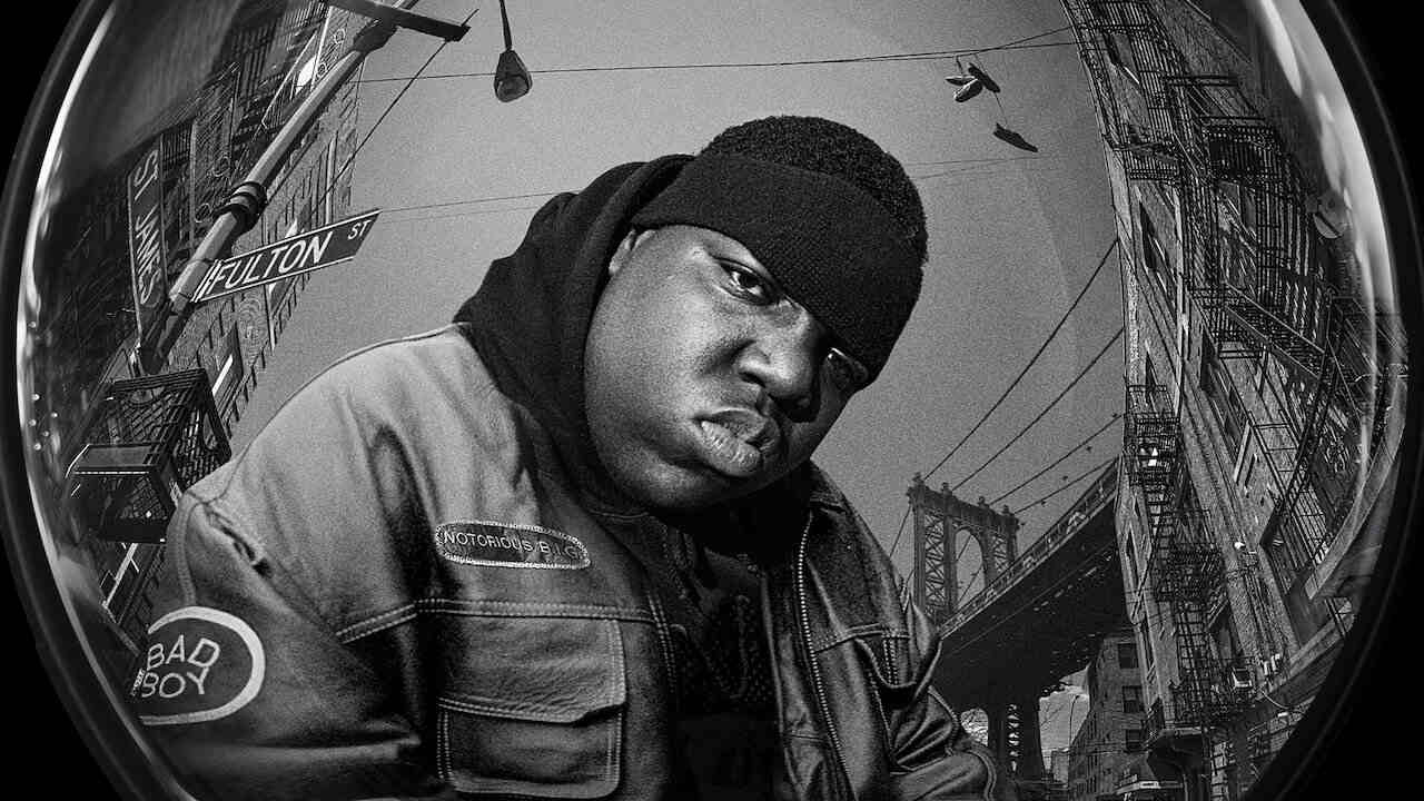 O rapper americano The Notorious B.I.G  - O famoso rapper teria completado 52 anos em 21/5/ 2024. Mas foi morto  a tiros, aos 24 anos, por assassinos que emparelharam com o carro do cantor, em Los Angeles. 