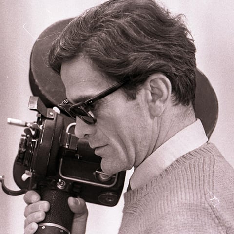 Pier Paolo Pasolini - O cineasta italiano, ganhador de prêmios europeus nos anos 1960 e 1970, foi espancado e atropelado, aos 53 anos, em 2/11/1975. O assassino Pino Pelosi, de 17 anos, alegou que houve briga por causa de sexo. Após cumprir pena, ele disse que foi forçado a confessar um crime que não cometeu. 