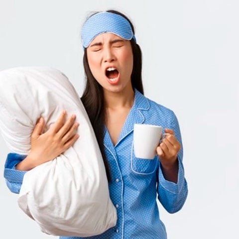  O modo como descansamos tem muito a ver com a cultura e as características próprias de cada lugar. Assim, existe outro tipo de sestas, como por exemplo a que se pratica no Japão, conhecida como inemuri. O termo significa adormecer enquanto se está presente. Não significa falta de respeito ou descuido por parte dos trabalhadores, mas o contrário. O Japão é um dos países em que menos horas se dorme, e mais tempo se trabalha ao dia.