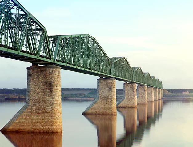 A rodovia Transiberiana corta sete estados russos e passa também pelo Cazaquistão. A sua construção durou desde 1891 até 1916 e em 2002 a eletrificação foi finalizada. 