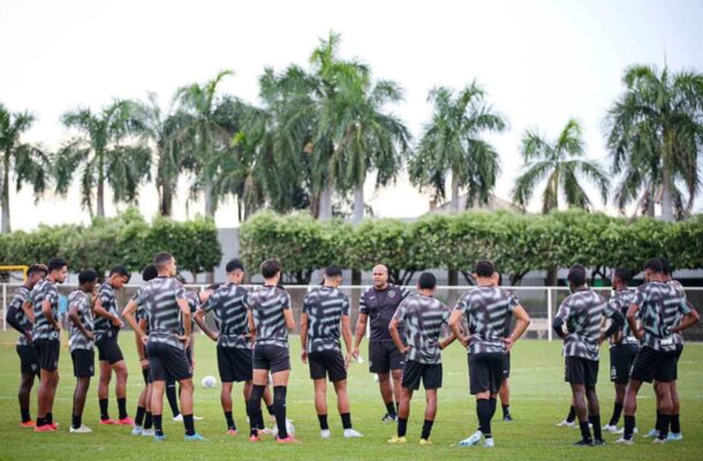 Floresta x Botafogo: onde assistir e escalações